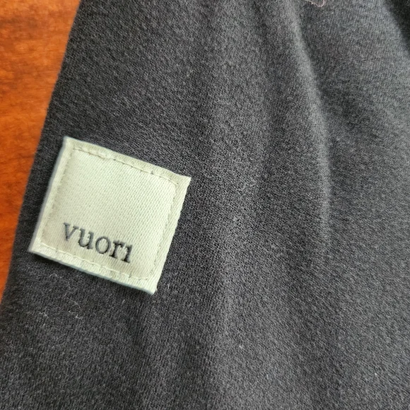 Vuori Black Leggings Size Medium - Picture 3 of 4